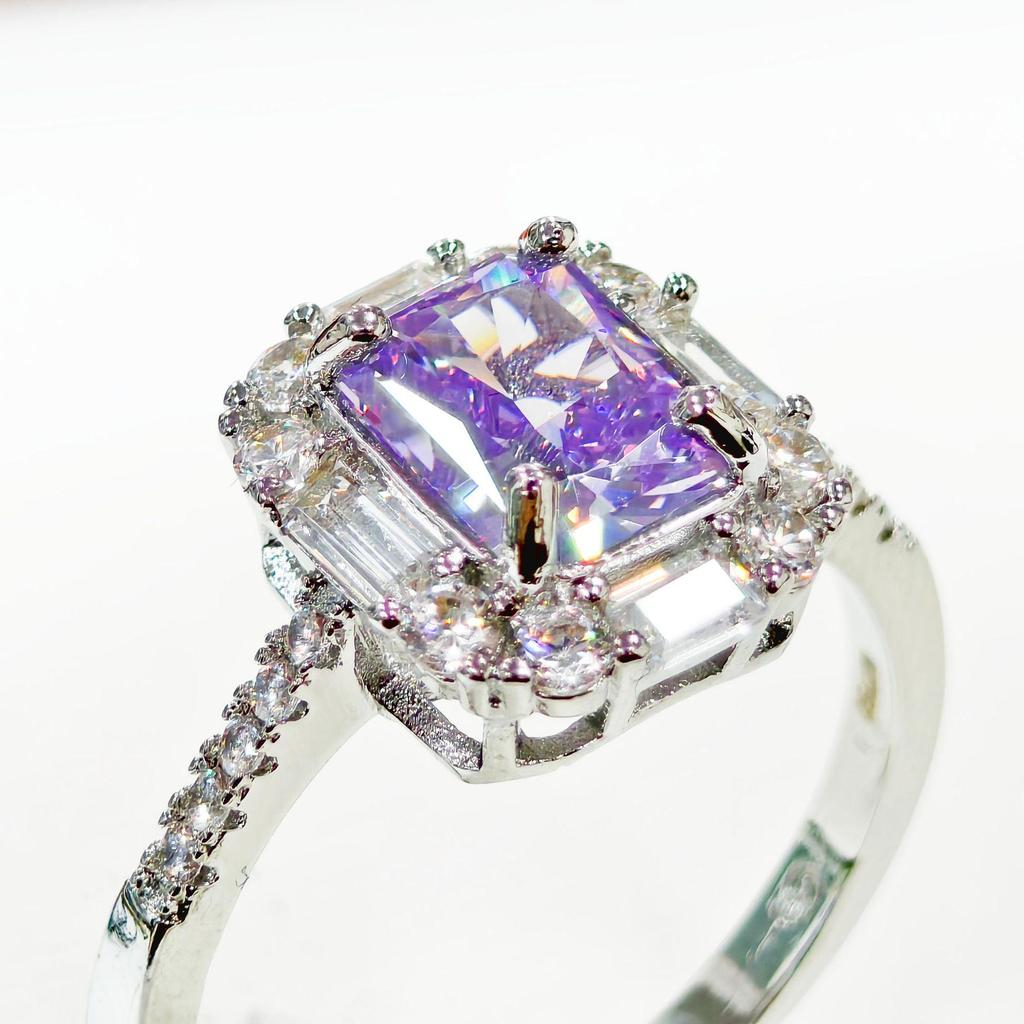 Gessen Jewelry Luxury Diamond Inlaid Rectangular Ring