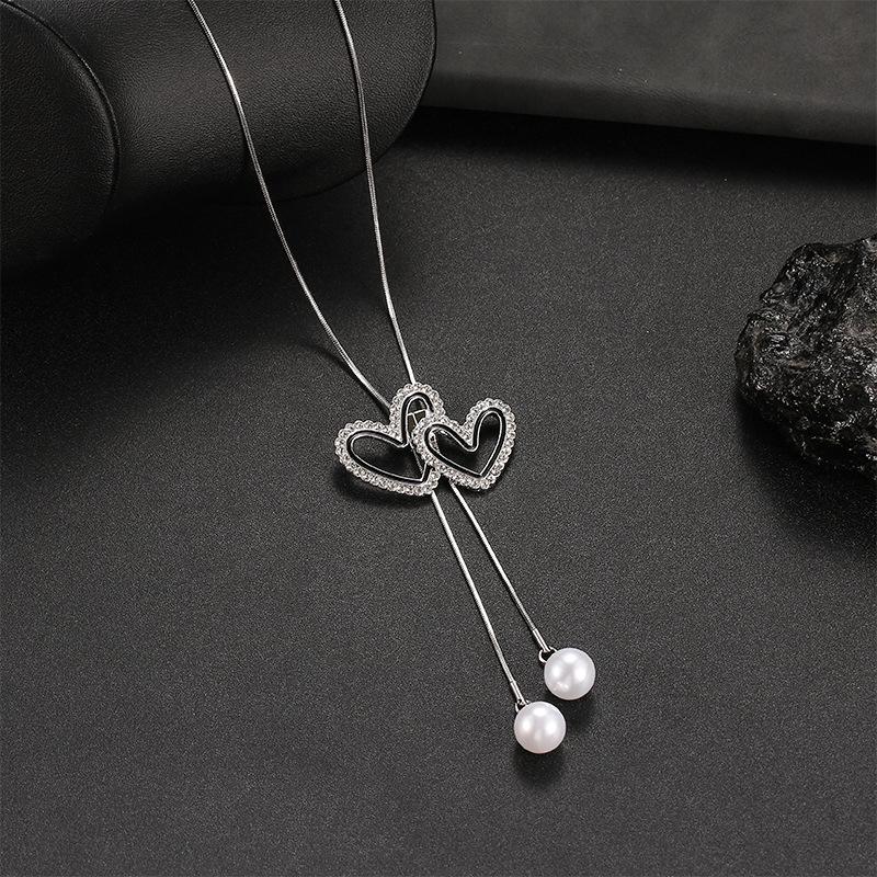 Luxury Non-Fading Korean Fashion Sweater Necklace: Autumn/Winter Women's Niche Design Pendant