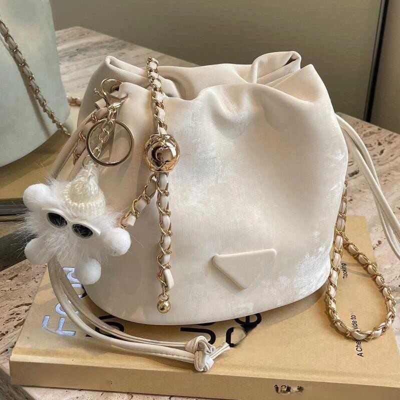 Niche Instagram Style Suction Chain Diagonal Bucket Bag Cute Pop Fashion All-in-one Mini Shoulder Bag for Women