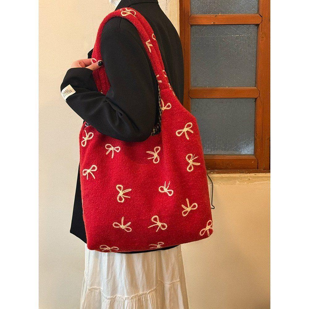 Belted Large-capacity Retro Embroidered Shoulder Bag for Small-batch Business Casual Tote Bag