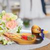 VOSAREA 2 Stück Holz-Mandarinen-Ornament Handgeschnitzte Figuren Miniatur Liebesvogel Dekor Kunstskulptur Hochzeit Sammlerstück Dekor