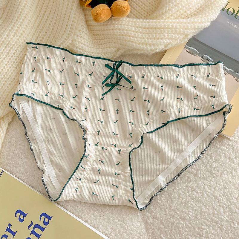 Ladies Spring and Autumn Sweet Floral Cotton Antibacterial Crotch Breathable Comfort Full Hip Mid Waist Briefs