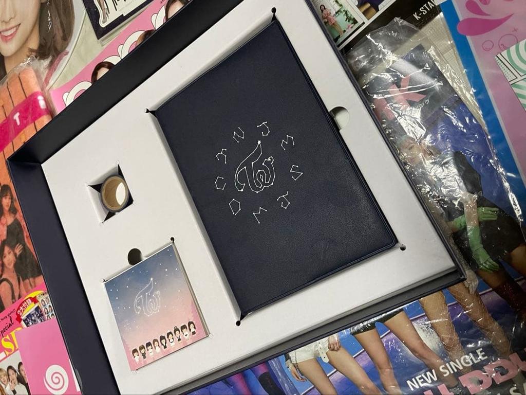 [USED] Approximately 60 TWICE Merchandise Momo.mina Items