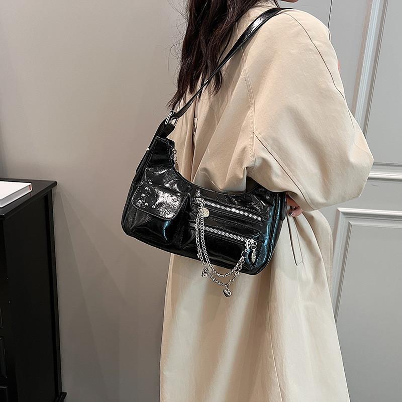 2023 New Winter Single Shoulder Bag With Chain Detail For Women Trendy Underarm Clutch Bag Black