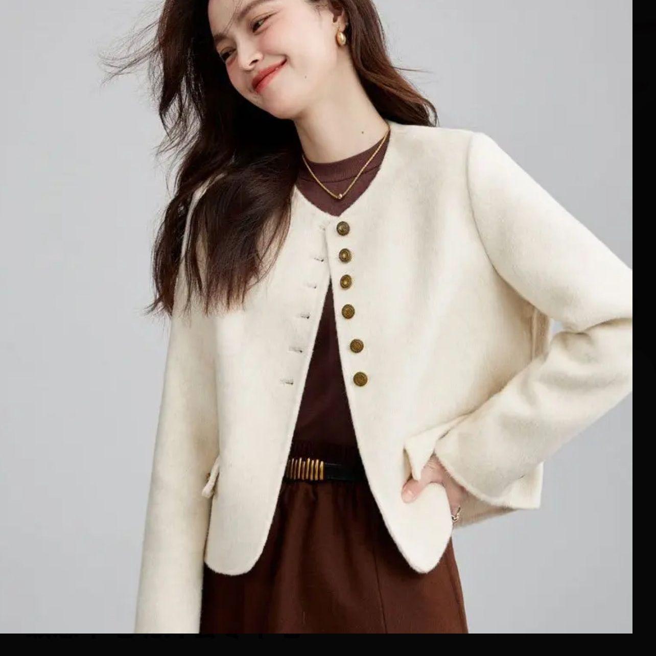 

Темпераментное двустороннее шерстяное пальто для женщин - Короткий стиль, Весна/Осень 2025, Однобортное, Круглый вырез, Стиль «маленькой француженки». S (40-52.5 kg) бежевый