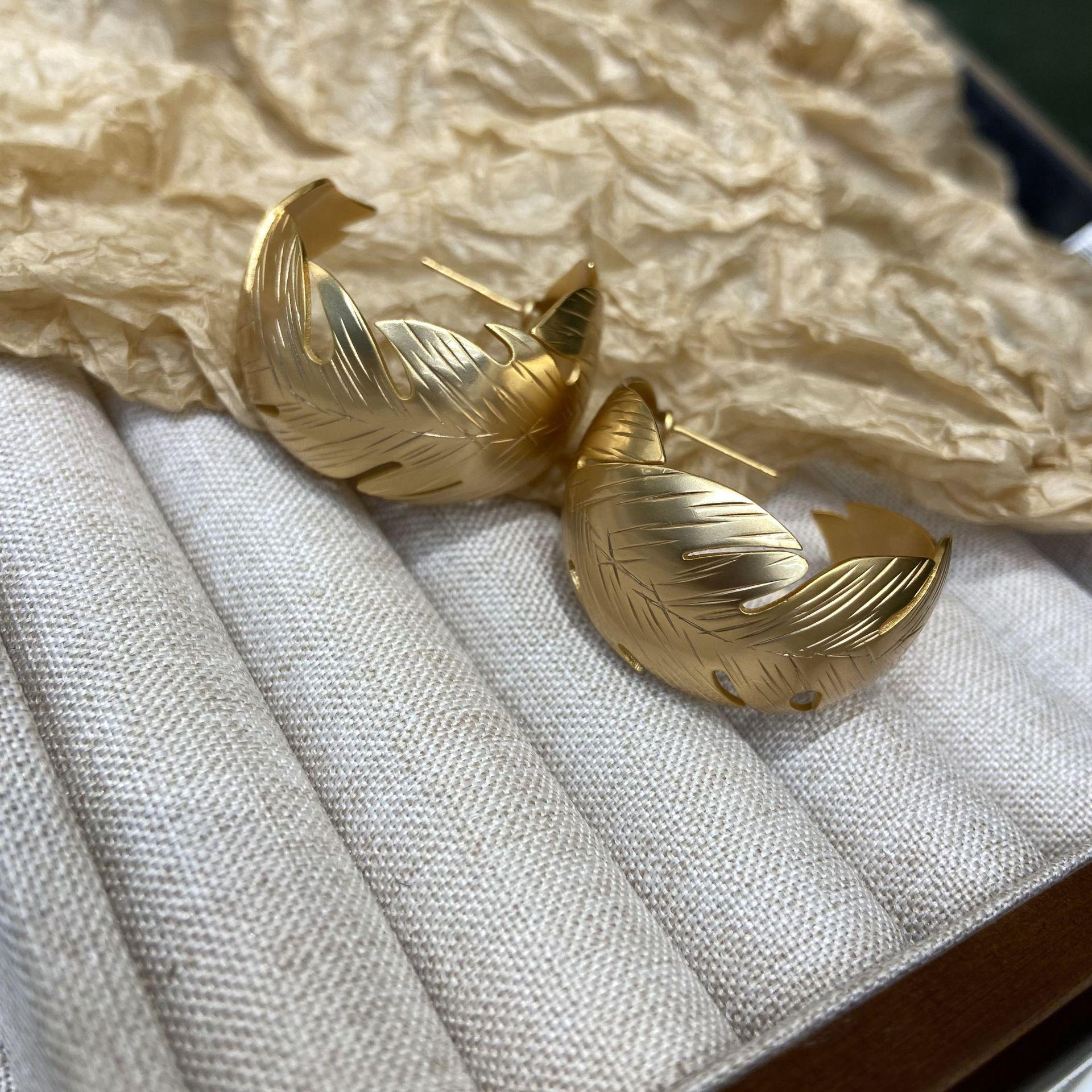 

Серьги-пусеты Перья с покрытием из 18-каратного золота: Минималистичный винтажный дизайн гнезда для женщин