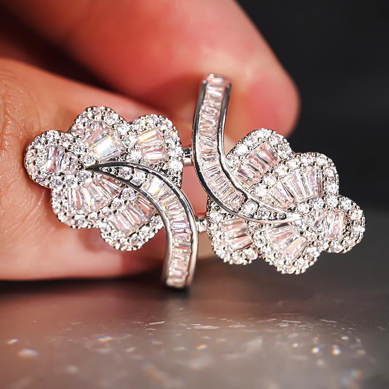 Huitan Special Design Women Ring Inlaid Shining Cubic Zirconia Fashion Luxury Wedding Party Accessories Charming Elegant Jewelry