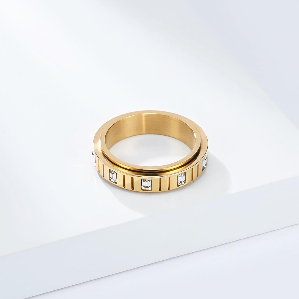 High-End European American Emerald Zircon Rotating Ring for Women - Stylish, Elegant, Stress-Relief Stainless Steel Jewelry