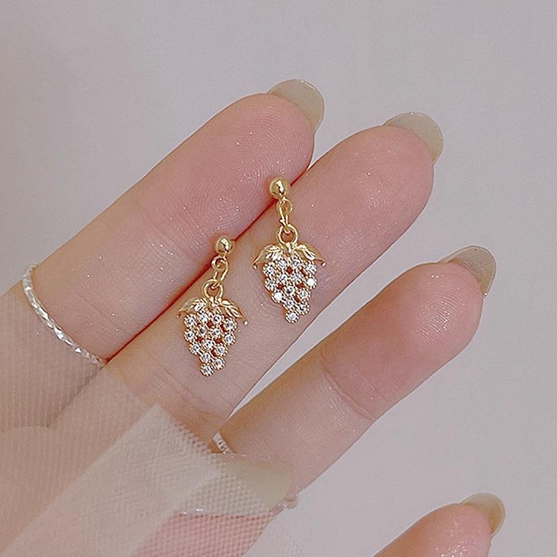 1Pair of Small and Simple Temperament Small Grape Earrings, Elegant Temperament Versatile, Suitable for Daily Commuting