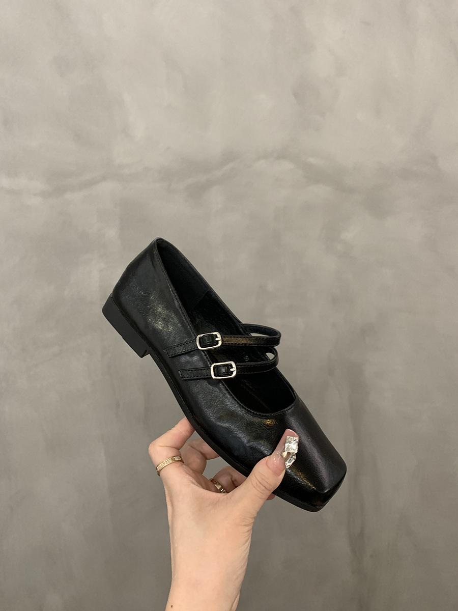 

French evening breeze silver single shoes female 2025 new spring and autumn flat temperament fairy square head light mouth Mary Jane shoes 39 чёрный