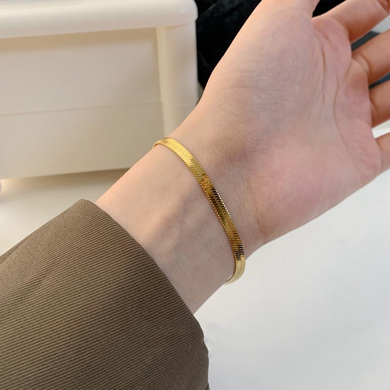 Elegant 18K Gold Titanium Steel Bracelets: European & American Fashion, Non-fading, Women's Versatile Personality Hand Jewelry