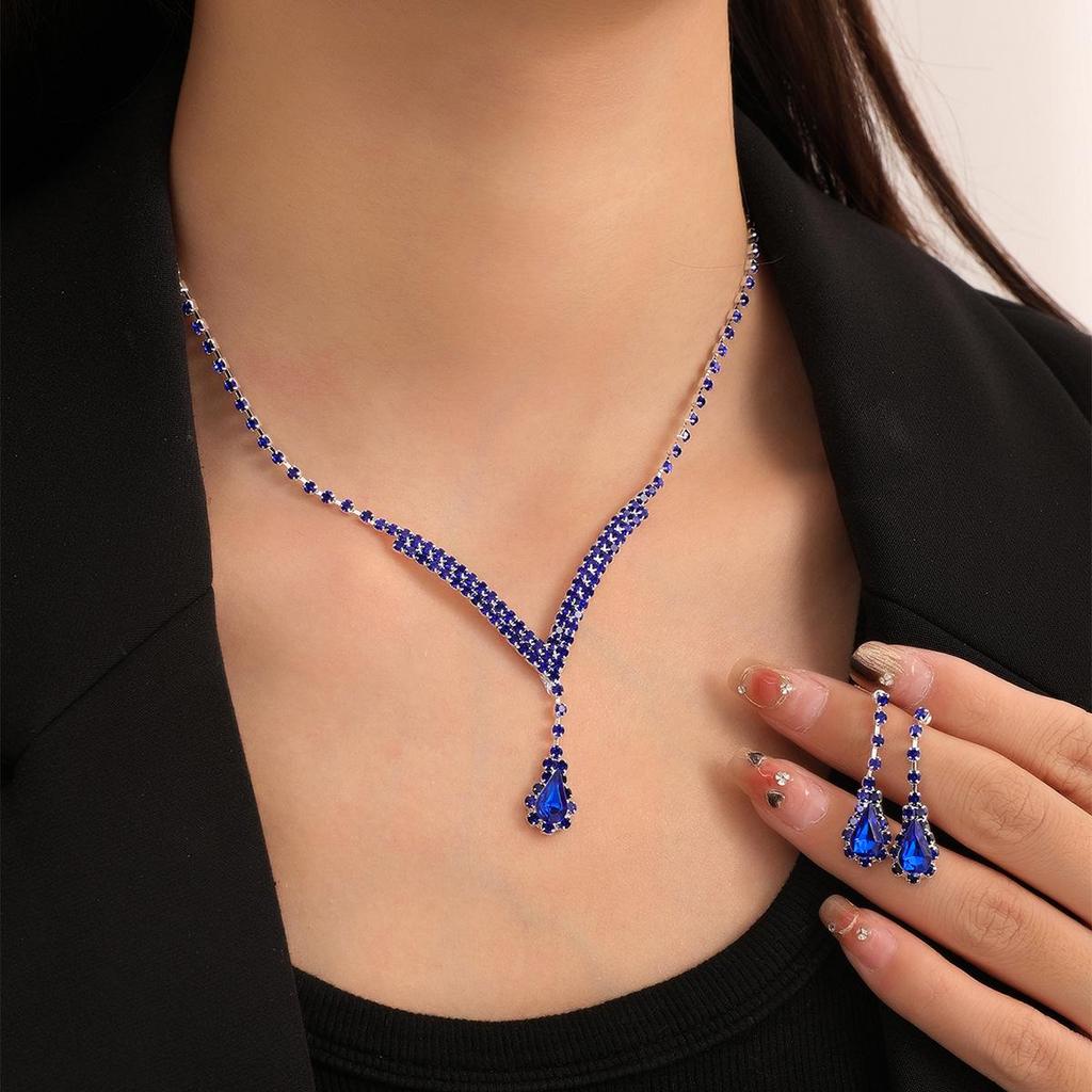 Ensemble collier et boucles d'oreilles luxueux avec pendentif diamant en forme de larme: Accessoires de mariage