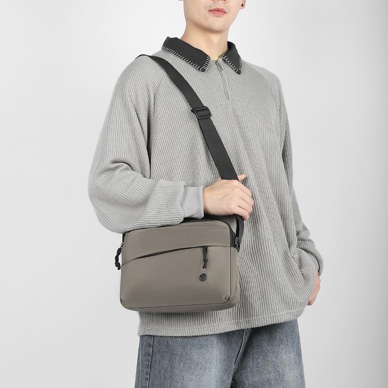Men's Crossbody Bag Water-repellent Business Handbag Commuter Shoulder Bag