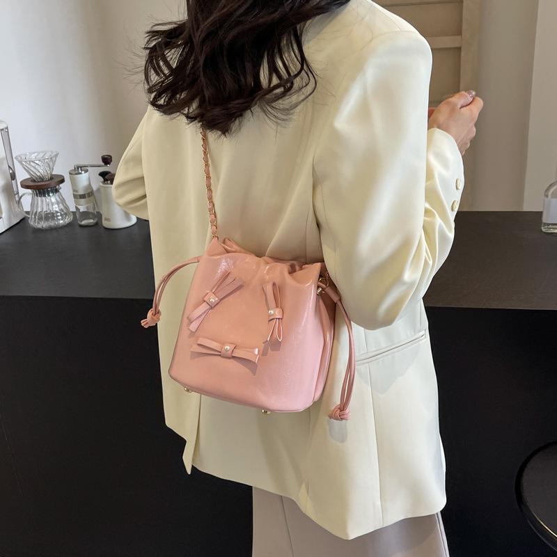 High-end Niche Design Bow Crossbody Bucket Bag Women's 2025 New Spring and Summer Tide Versatile Shoulder Bag Tide