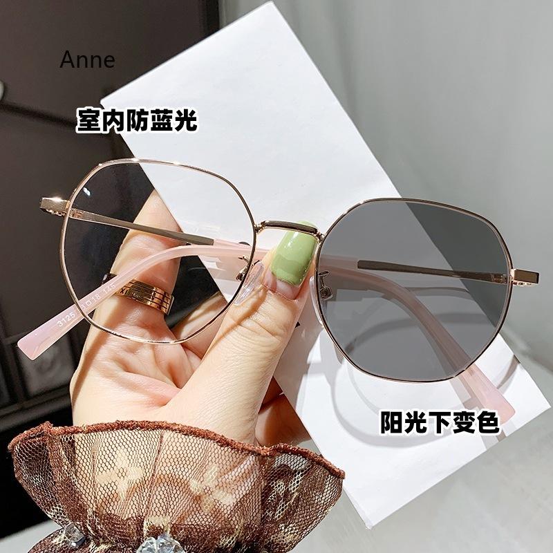 

INS Trend Ladies Photochromic Myopia Glasses Luxury Design Round Frame Nearsighted Eyewear Color Changing Minus Glasses To -5.0 Y7273YY-0
