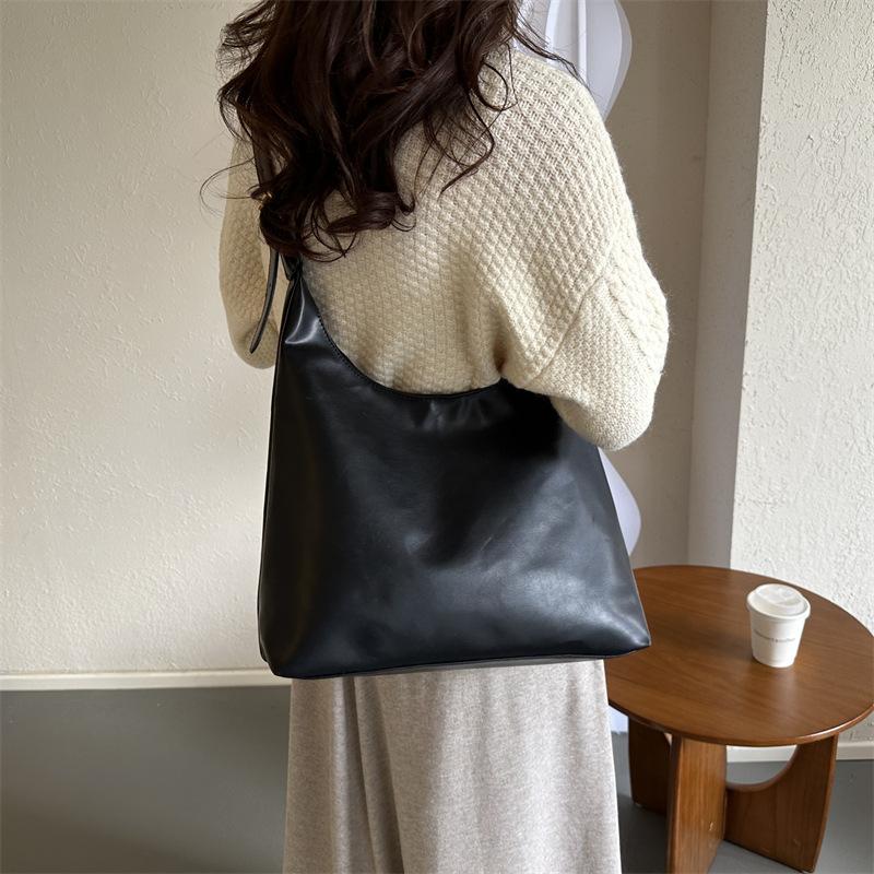 2025 winter new Korean version fashion shoulder bag trendy personalized messenger bag simple casual large capacity tote bag