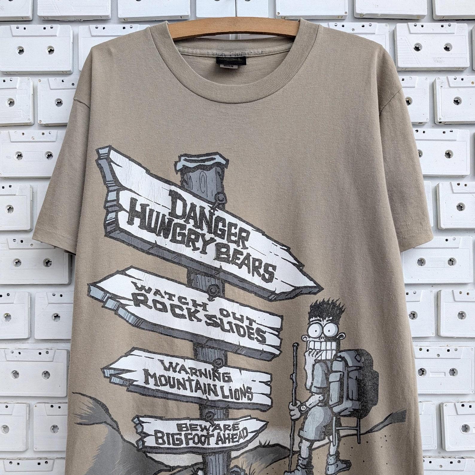 Vintage 1996 Scared Stiff T shirt Hiking Camping Tourist Danger Grizzly Bear Funny Cartoon Graphic Tee Size M M