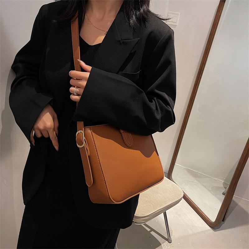 This Year's Popular Bag Women's 2025 New Fashion Texture Women's Bucket Bag Versatile Shoulder Messenger Bag