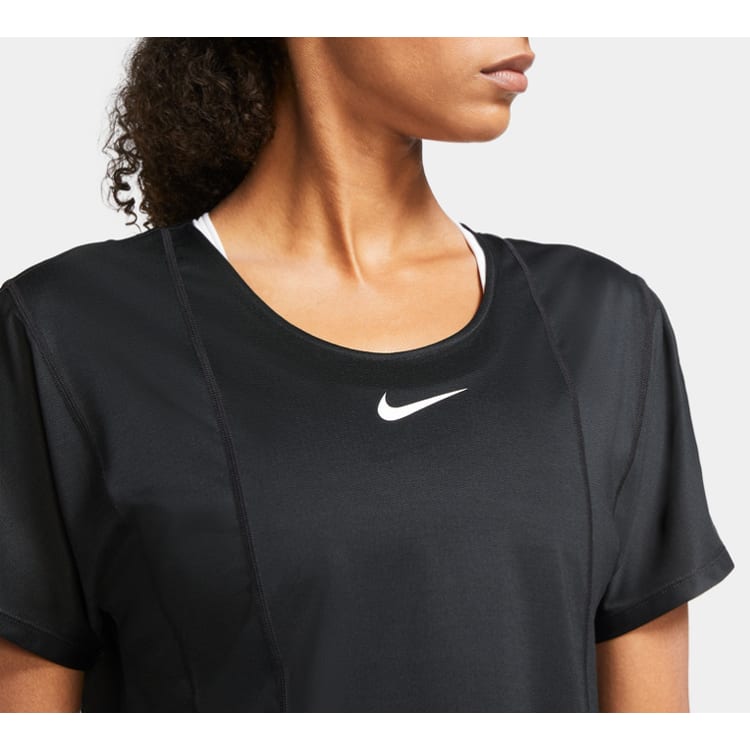 Nike T Shirts Women's Black Crew Neck Moderate Straight Fit CU3033-010