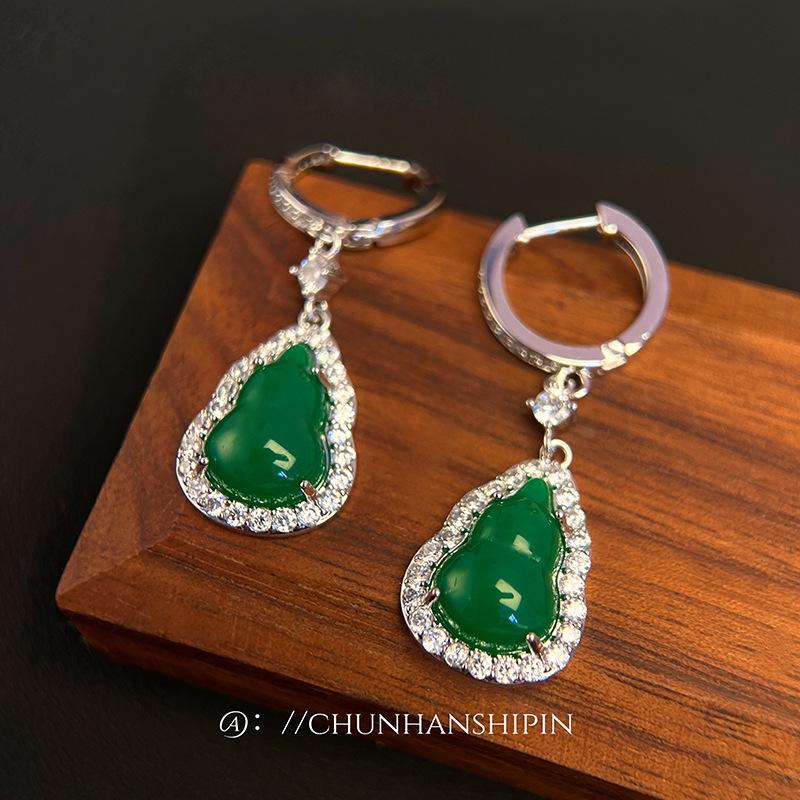 Green gourd new Chinese earrings Yang Mi Guofeng stud earrings niche unique light luxury high sense without ear piercings women