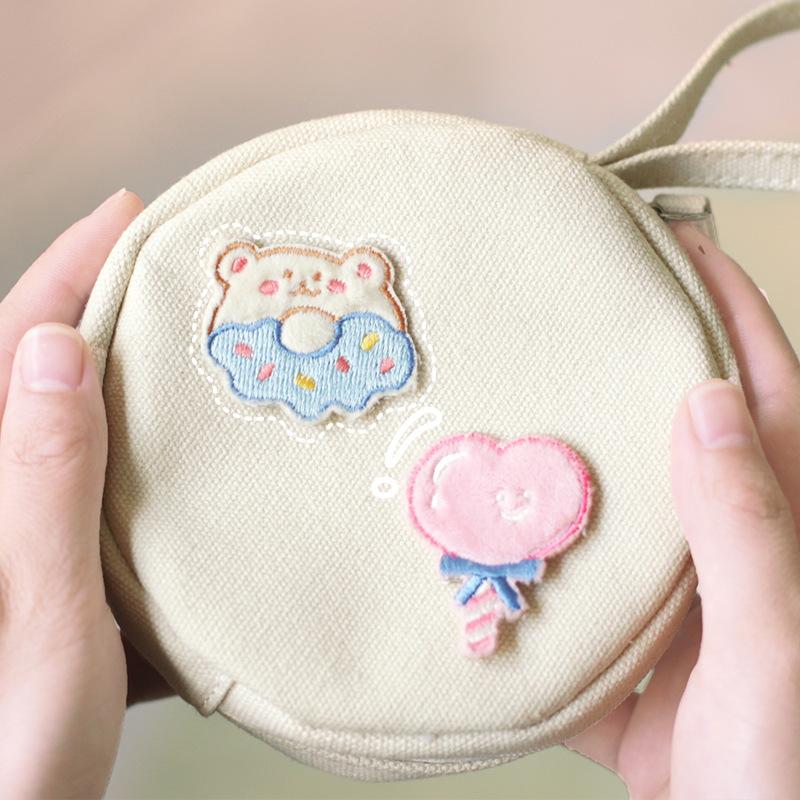 Selbstklebender niedlicher Mädchen-Stickstoffaufkleber aus Stoff, Handbuch, Handyhülle, Taschen-Dekorationsaufkleber, DIY-Flickenaufkleber für Kleidungslöcher