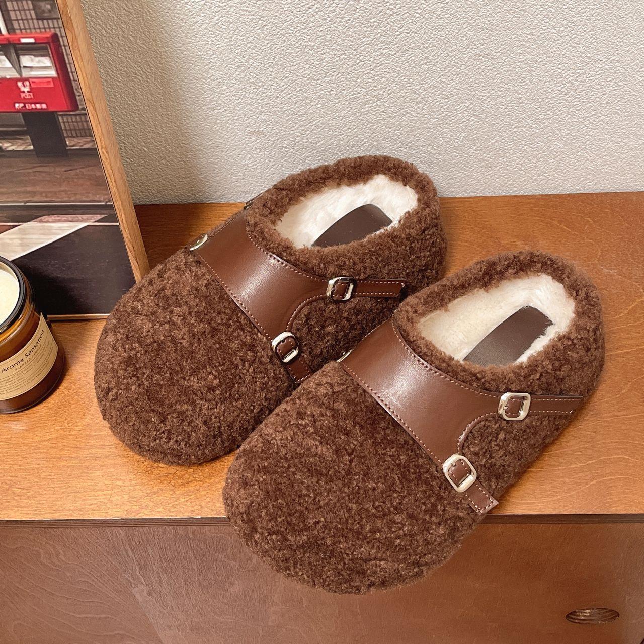 

Internet celebrity new one-word leather buckle with Mao Mao slippers 2024 autumn and winter home warm and comfortable bag hair slippers 39 коричневий
