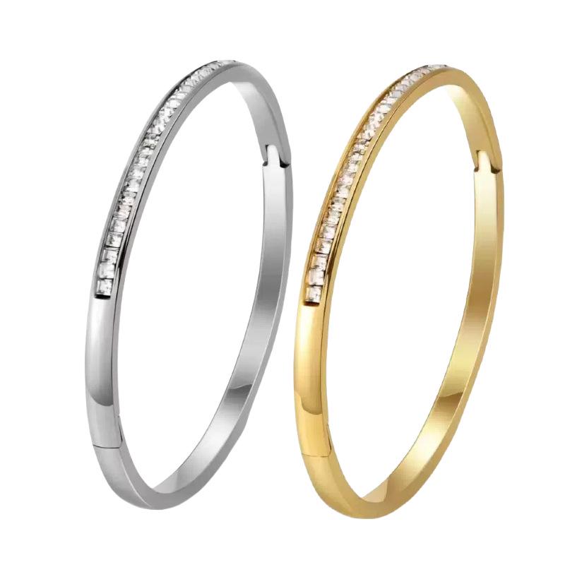 Diamond-Studded Titanium Steel Women's Bracelet: Versatile, Colorfast, High-End Feel, Premium Niche Jewelry.