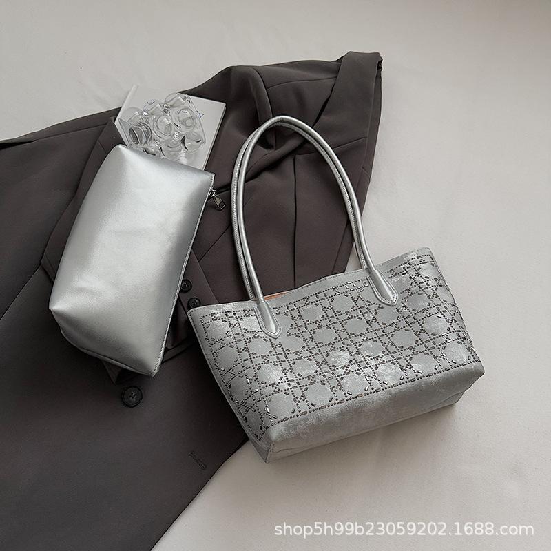 

Simple shoulder bag women s bag commuter texture foreign style new large-capacity diamond-encrusted handbag серебряный