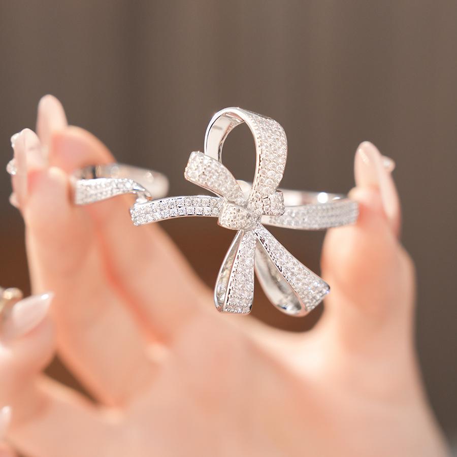 Ningguang Gold-Plated Zirconia Bow Cuff Bracelet: Luxury European-American Fashion Accessory