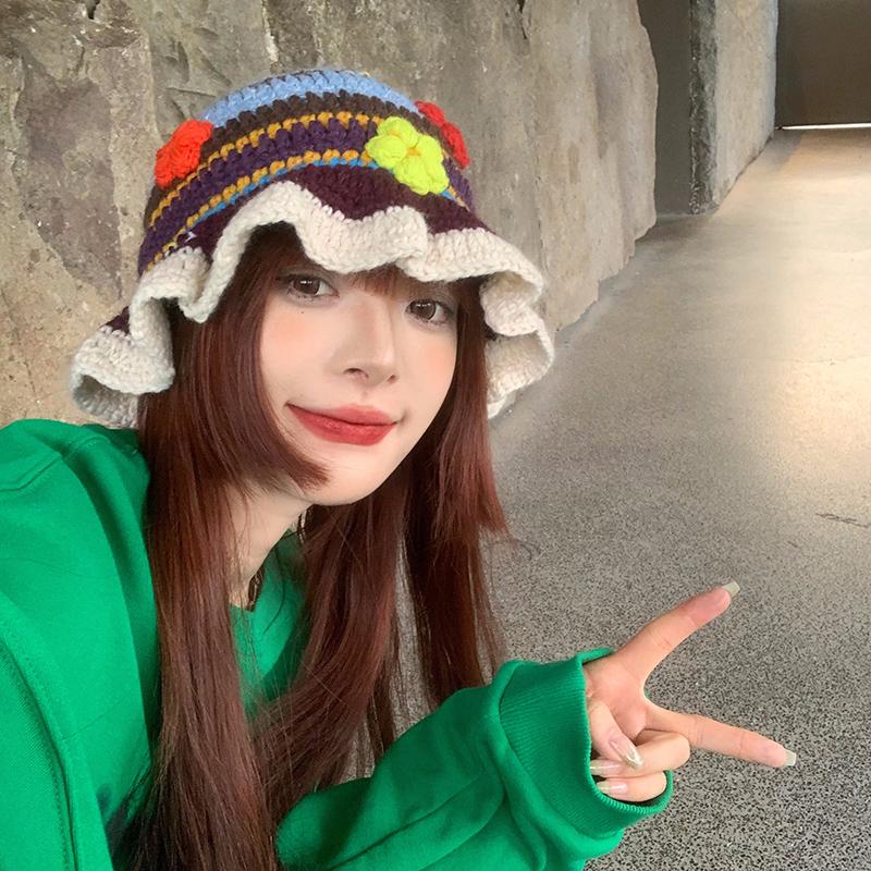 Niche hand-hooked wool contrasting color striped wool hat for men and women, small face in autumn and winter, versatile knitted basin hat