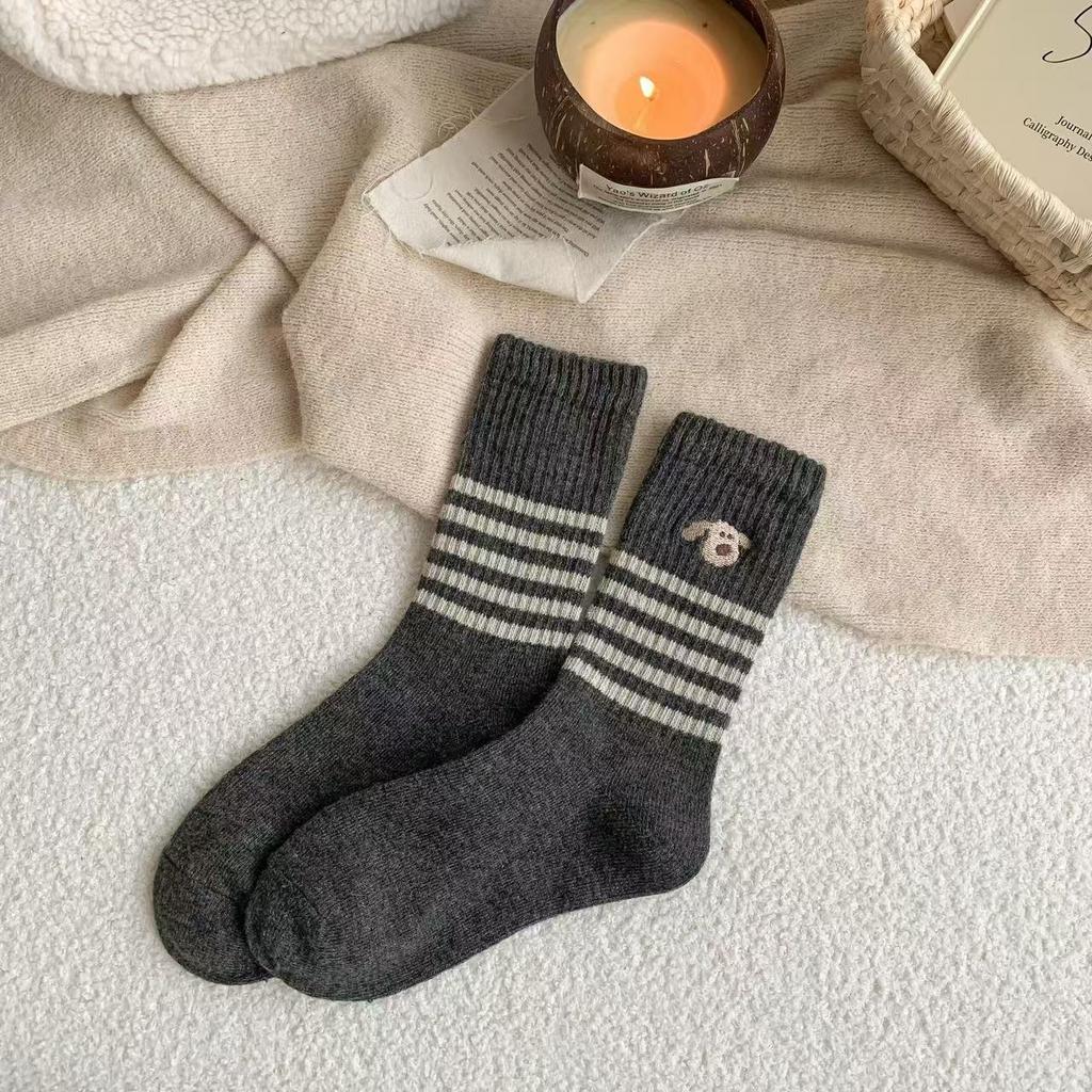 Wollsocken für Damen im Herbst und Winter Wadenlange Socken mit Fleece und Verdickung Warm und niedlich Welpen Gestreifte Damensocken