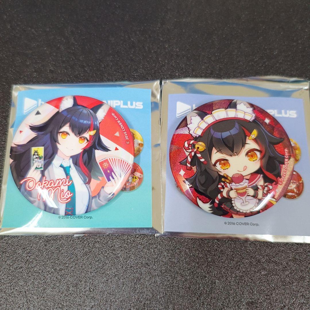 

[Б/У] Набор из 2 случайных значков Okami Mio Korean Collaboration Cafe