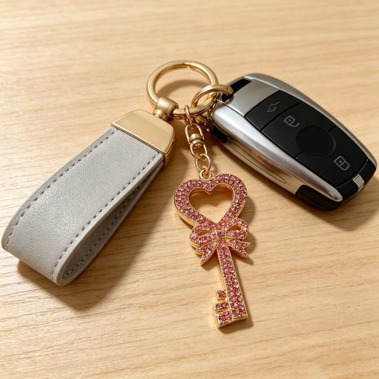 Keychain Pendant Rhinestones Inlaid Heart Key Design Key Chain with Anti-Oxidation Lobster Clasp Backpacks Accessory
