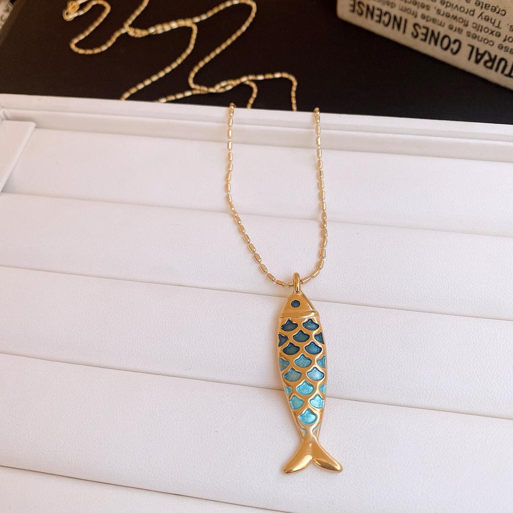 New Chinese stainless steel oil dripping small fish pendant, sweater chain, niche necklace, simple and personalized item decoration