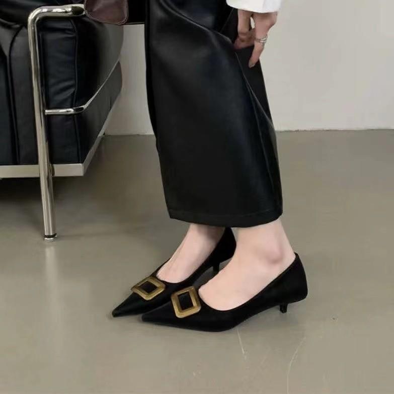 

Туфли на высоком каблуке с острым носком и квадратной пряжкой, новые модели осени 2024 года, лодочки-стилетто с открытым верхом, темперамент знаменитости, туфли-лодочки для 35 чёрный