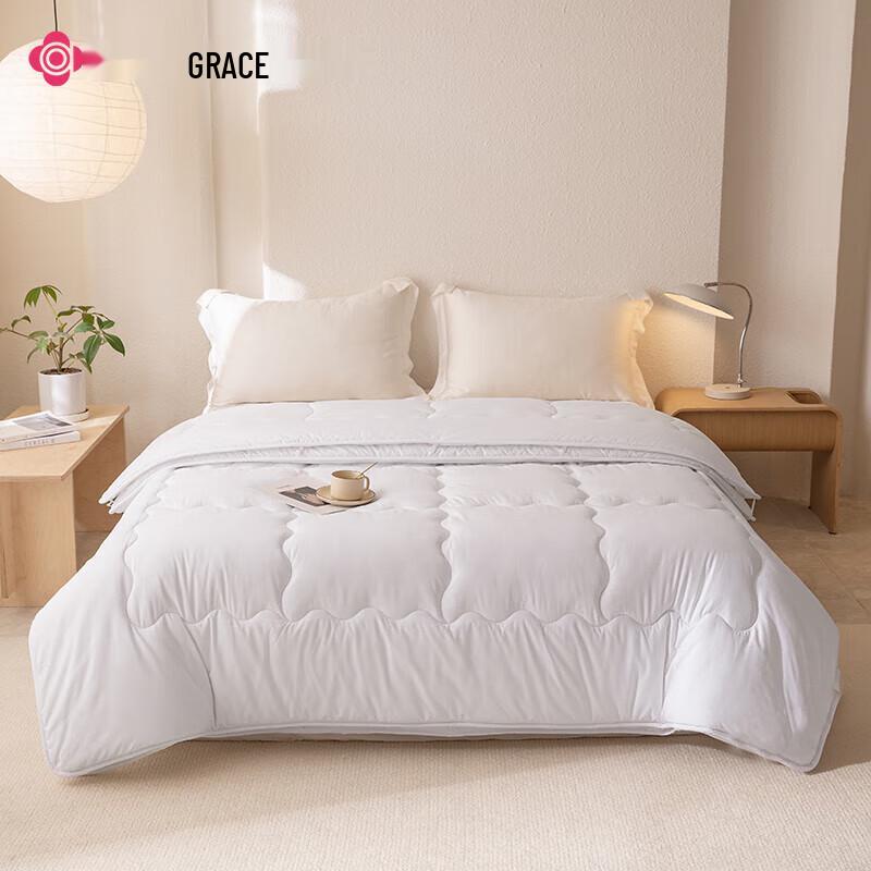 

Grace All-Season Polyester Quilt