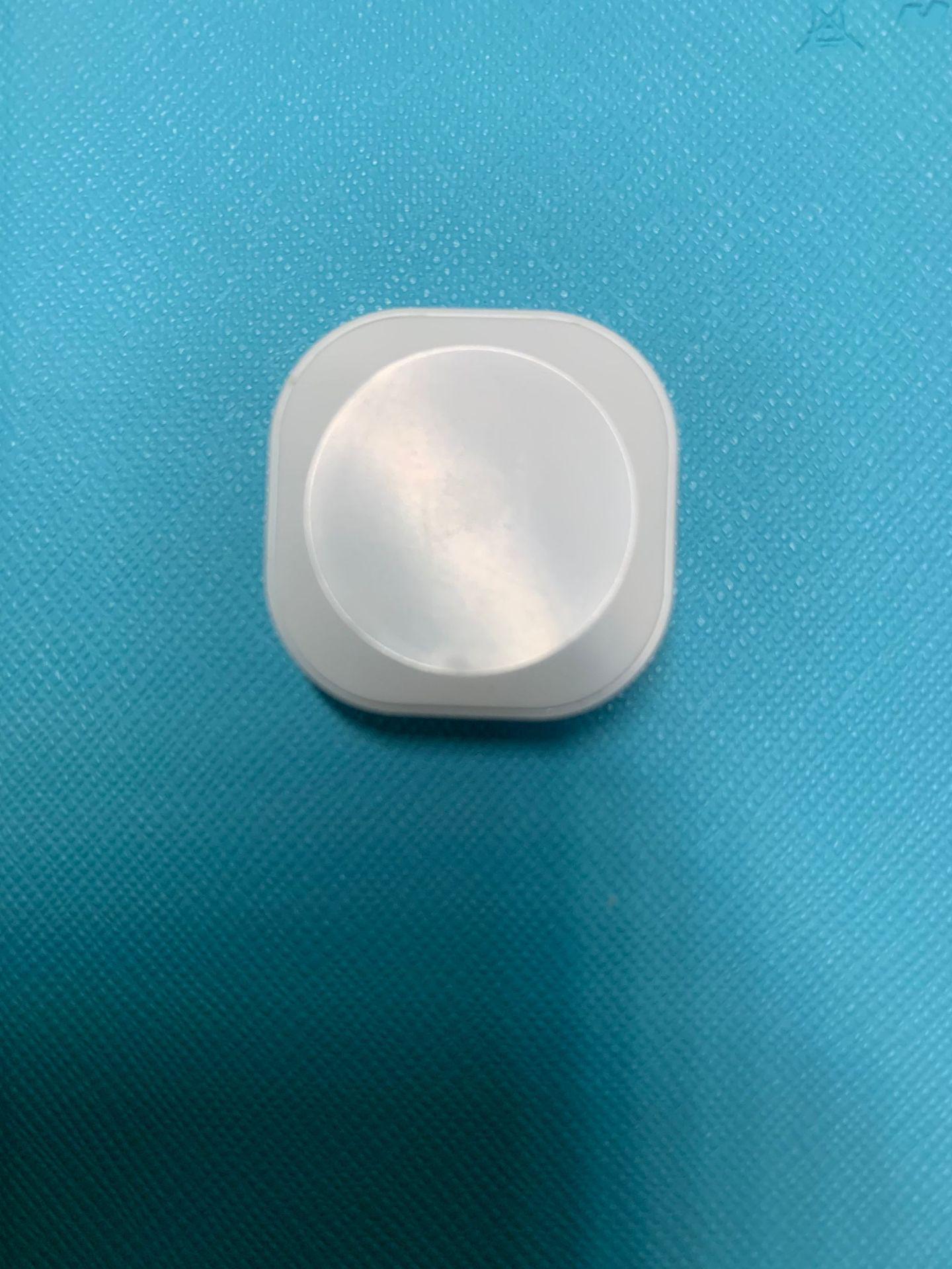 

Compatible with Apple Watch Series 8/7/6/5/4/3/2/1 Magnetic Wireless Charger