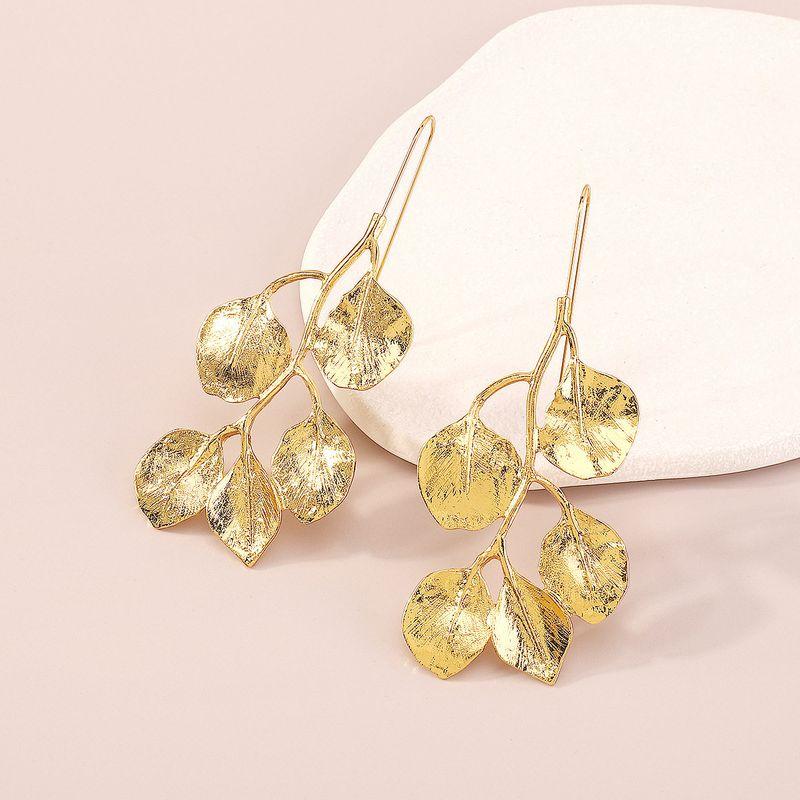 Fashion Metallic Leaf Necklace Female Fancy Accessible Luxury Model Style Leaf Necklace Luxury Niche Indifference Trend