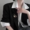Broche creativo con forma de perro hueco, decoración de flores, Pin con incrustaciones de diamantes de imitación brillantes, traje, solapa, insignia para vestido, accesorios de abrigo