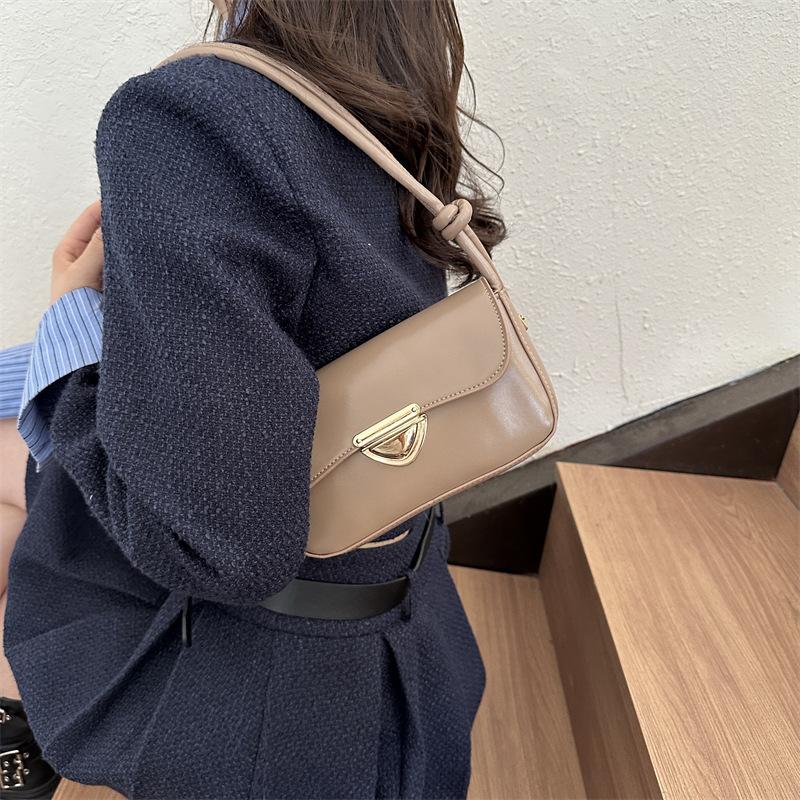 Retro solid color simple and fashionable 2025 autumn and winter lock new shoulder crossbody armpit small square bag