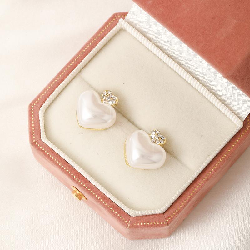Vintage Style Pearl Heart Silver Needle Earrings Light Luxury Earrings for Women Niche High-end Exquisite Jewelry