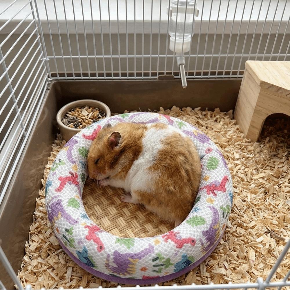 Hamster Sleeping Bed Breathable Hamster Cooling Bed Round Comfortable Hamster Nest Soft Non-Slip Bottom Small Pet Cushion Travel
