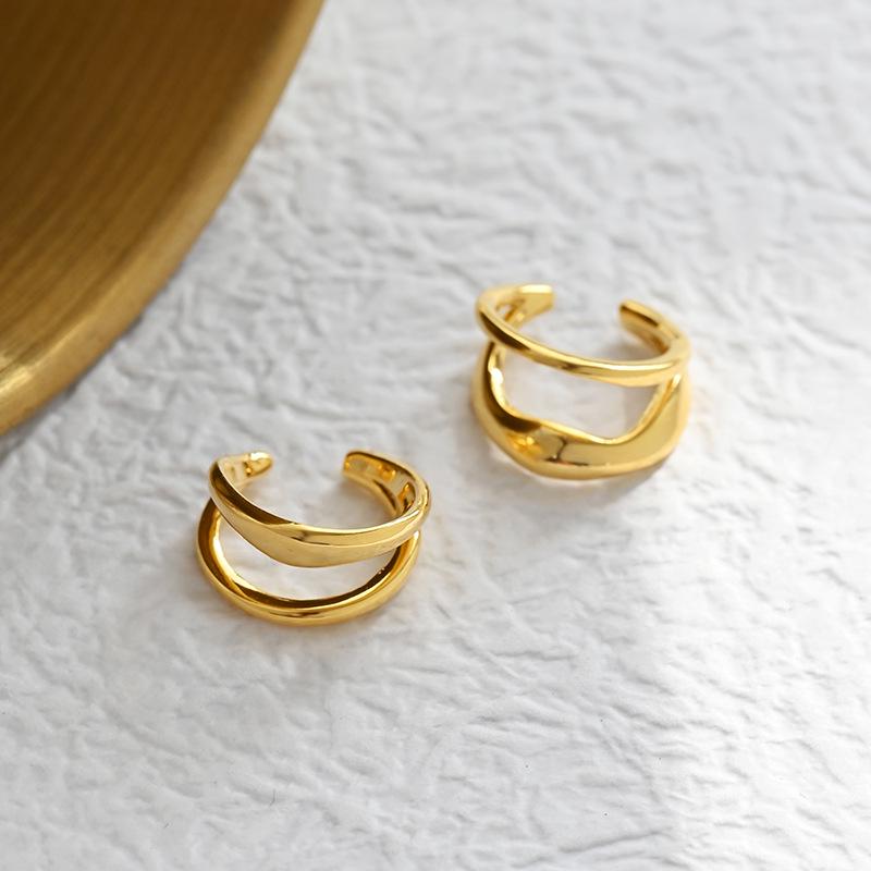 High-End No-Piercing Ear Cuff: Light Luxury Earrings with Simple, Elegant Design.