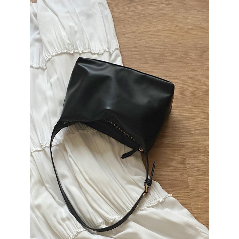 

New commuter large-capacity bag women s autumn and winter retro simple and versatile single shoulder messenger bag dumpling bag