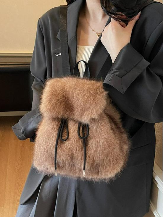 Pluszowy plecak: Modny styl jesienno-zimowy, casualowy i wszechstronny, wysokiej klasy puszysty design o dużej pojemności