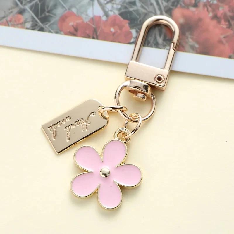 Fashion INS Style Daisy Flower Keychain Pink White Black Enamel Metal Pendant Women Key Bag Accessories Keyring