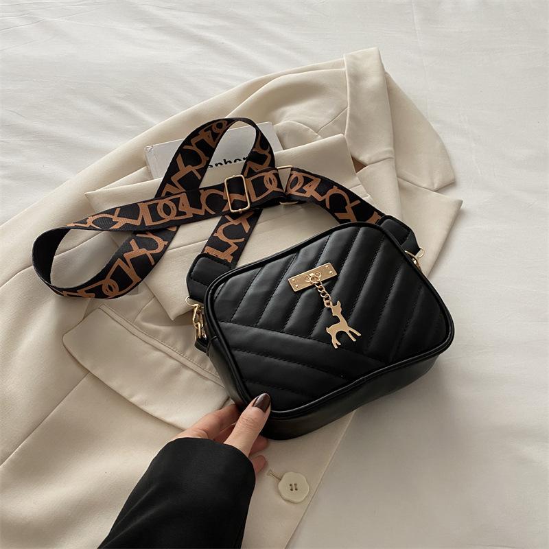 Зарубежный стиль корейская версия широкая плечевая лямка маленькая сумка женская 2025 весна и лето нишевый дизайн универсальная ins сумка-мессенджер маленькая квадратная сумка wome