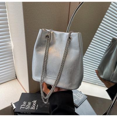 Eimer-Umhängetasche mit großem Fassungsvermögen, Damen-Neuheit, modische Ketten-Schultertasche, vielseitige Eimertasche aus weichem Leder