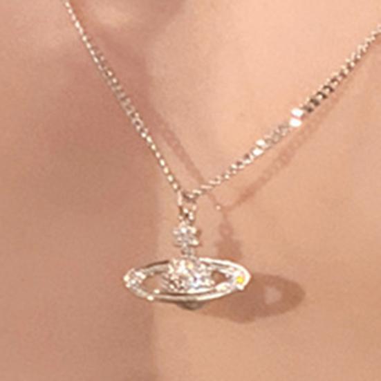 Frauen Halskette Hohl Planeten Form Anhänger Strass Dekor Titan Stahl Hals Dekoration Schmuck Abschlussball Party Bankett Schlüsselbein Halskette