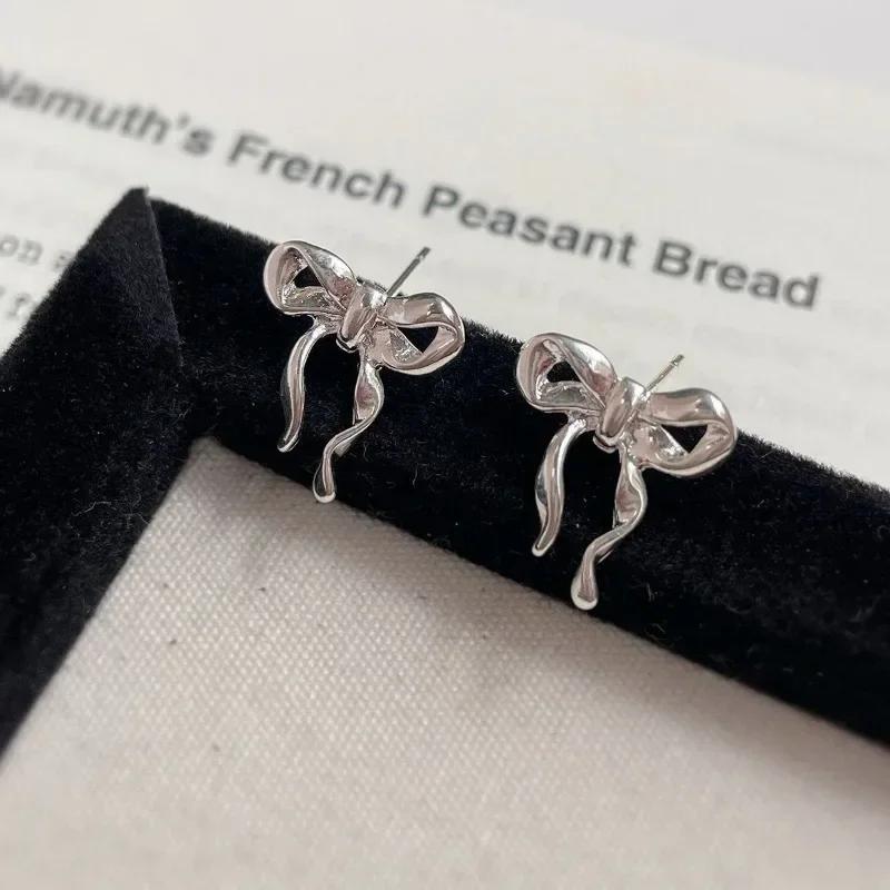 1 Paire Boucles d'Oreilles Puces Noeud Douces Mignonnes pour Femmes Corée Couleur Cuivre Boucles d'Oreilles Ruban Simples Minimalistes Piercing d'Oreille Cadeaux Zircon